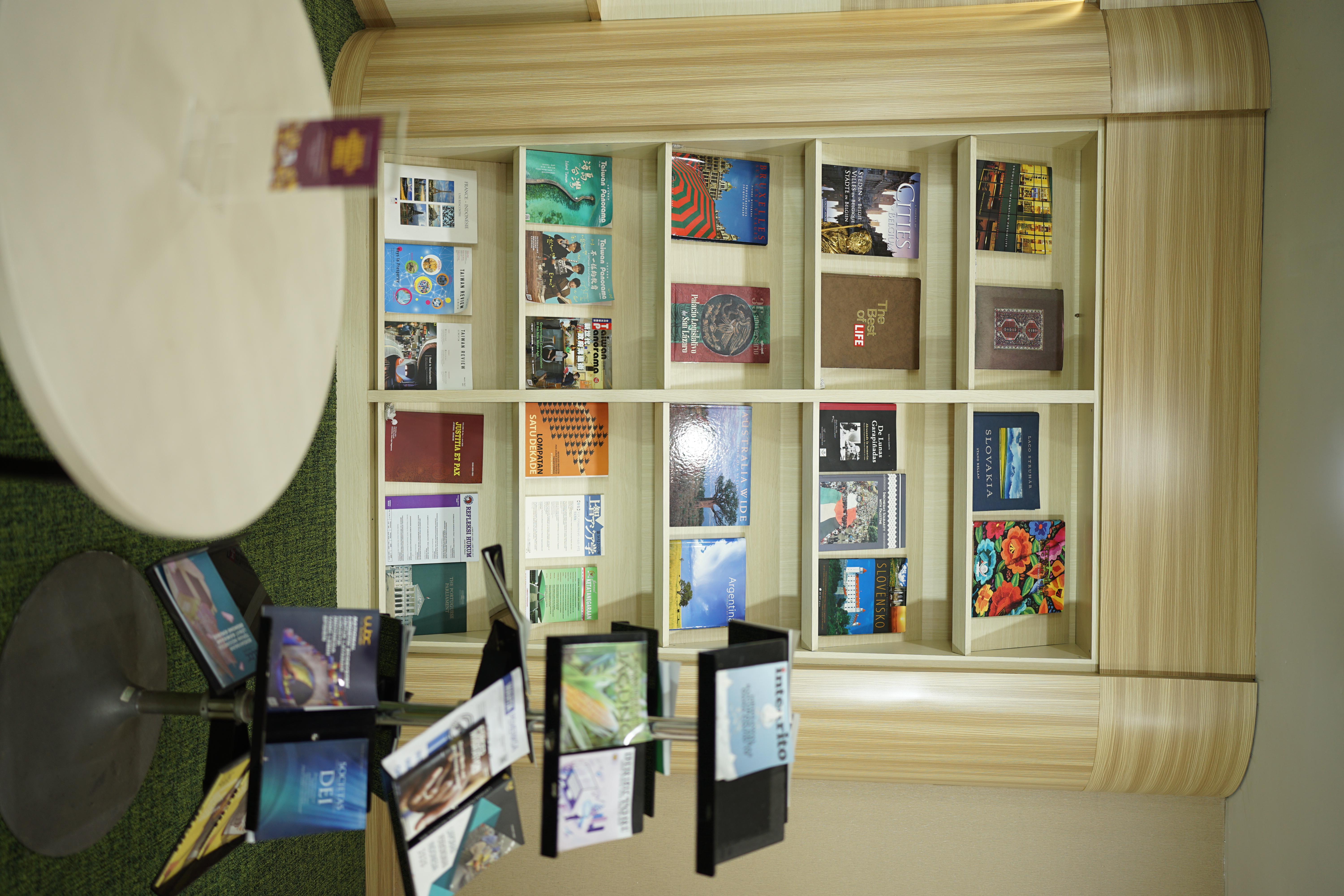  Koleksi Majalah dan Surat Kabar